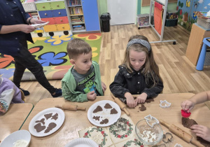 Pieczenie pierniczków.