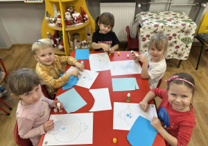 Dzieci podczas pracy