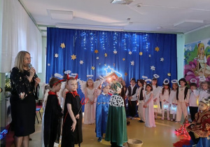 Jasełka w wykonaniu dzieci z grup: Myszki i Jaskółki.