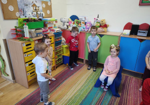 Dzieci świętują urodziny Łucji