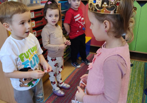 Dzieci świętują urodziny Łucji