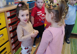 Dzieci świętują urodziny Łucji