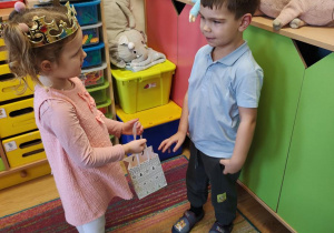 Dzieci świętują urodziny Łucji