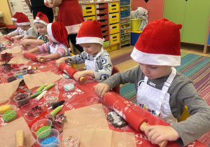 chłopcy wałkowanie