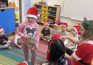 Maja dostaje prezent