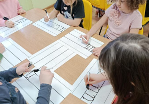 dzieci podczas zajęć