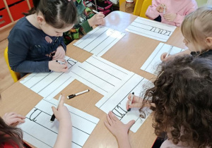 dzieci podczas zajęć