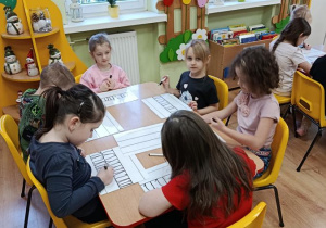 dzieci podczas zajęć