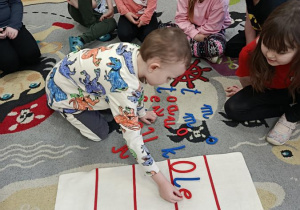 dzieci podczas zajęć