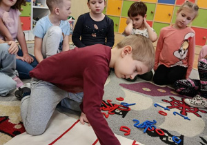 dzieci podczas zajęć