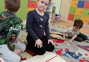 dzieci podczas zajęć