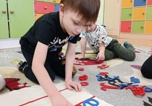 dzieci podczas zajęć