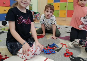 dzieci podczas zajęć