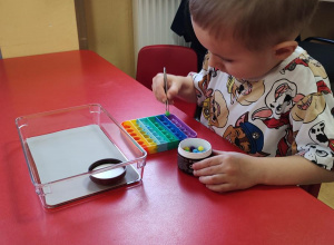 Wesołe zabawy w grupie "Żuczki"