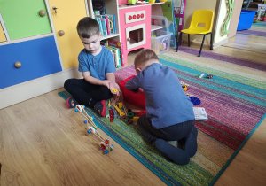 Dzieci bawią się w grupie "Żuczki"