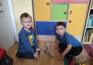 Dzieci bawią się w grupie "Żuczki"