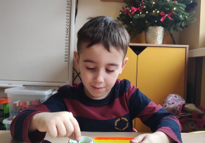 Tymek doskonali sprawność manualną