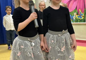 Występ dla naszych kochanych dziadków- Marianna i Julka Ś