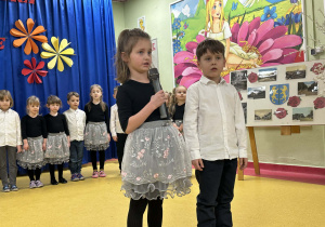 Występ dla naszych kochanych dziadków- Paulinka i Ignaś Z