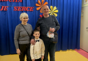 Dawid z babcią i dziadkiem