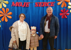 Tosia z babcią i dziadkiem