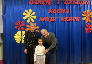 Pola z babcią i dziadkiem