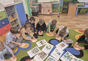 "Która godzina?"-zabawy z zegarem.