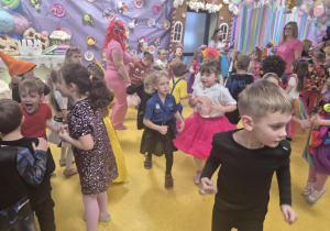 Bal karnawałowy "W cukierkowej krainie".
