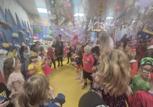 Bal karnawałowy "W cukierkowej krainie".