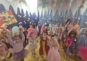 Bal karnawałowy "W cukierkowej krainie".