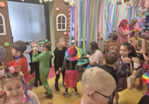 Bal karnawałowy "W cukierkowej krainie".