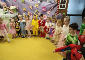 "Żuczki" w słodkiej krainie- zabawa karnawałowa