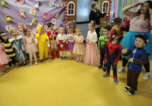 "Żuczki" w słodkiej krainie- zabawa karnawałowa