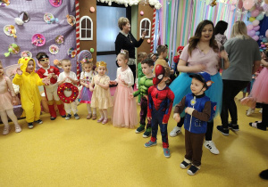 "Żuczki" w słodkiej krainie- zabawa karnawałowa