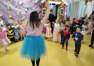 "Żuczki" w słodkiej krainie- zabawa karnawałowa