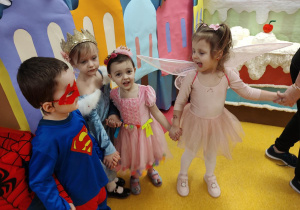 "Żuczki" w słodkiej krainie- zabawa karnawałowa