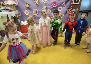 "Żuczki" w słodkiej krainie- zabawa karnawałowa