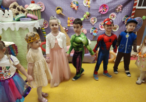 "Żuczki" w słodkiej krainie- zabawa karnawałowa