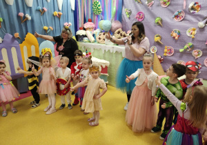 "Żuczki" w słodkiej krainie- zabawa karnawałowa