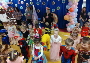 "Żuczki" w słodkiej krainie- zabawa karnawałowa