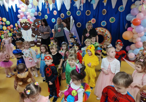"Żuczki" w słodkiej krainie- zabawa karnawałowa