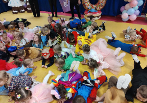 "Żuczki" w słodkiej krainie- zabawa karnawałowa