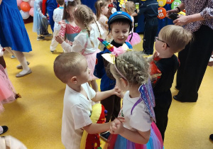 "Żuczki" w słodkiej krainie- zabawa karnawałowa