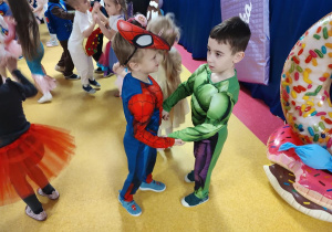 "Żuczki" w słodkiej krainie- zabawa karnawałowa