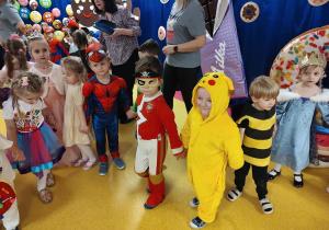 "Żuczki" w słodkiej krainie- zabawa karnawałowa