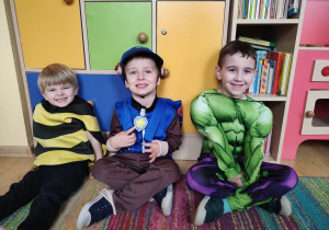 Tobiasz, Marcel, Tymek w strojach karnawałowych