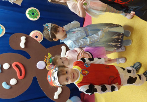 Jaś, Pola K. i Ada podczas zabawy.