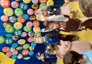 Dzieci podczas zabawy.