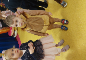 Zosia W. i Mateusz w trakcie zabawy.