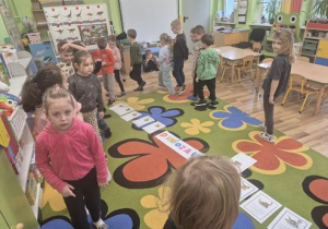 Poznajemy świat dinozaurów